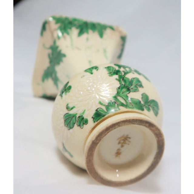 Late 19th Century Japanese Satsuma Miniature Vase With Green Leaves and Branches, and Beautiful Flowers in Relief in White For Sale In Miami - Image 6 of 18