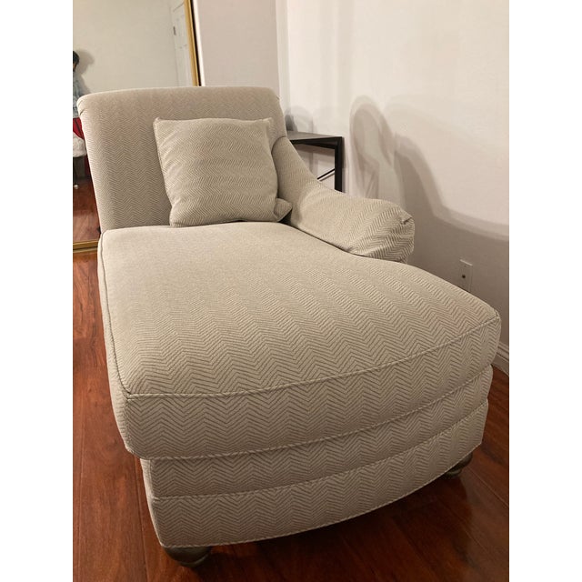 This Ethan Allen chaise lounge has an off-white subtle herringbone pattern. The material used is of premium durability and...