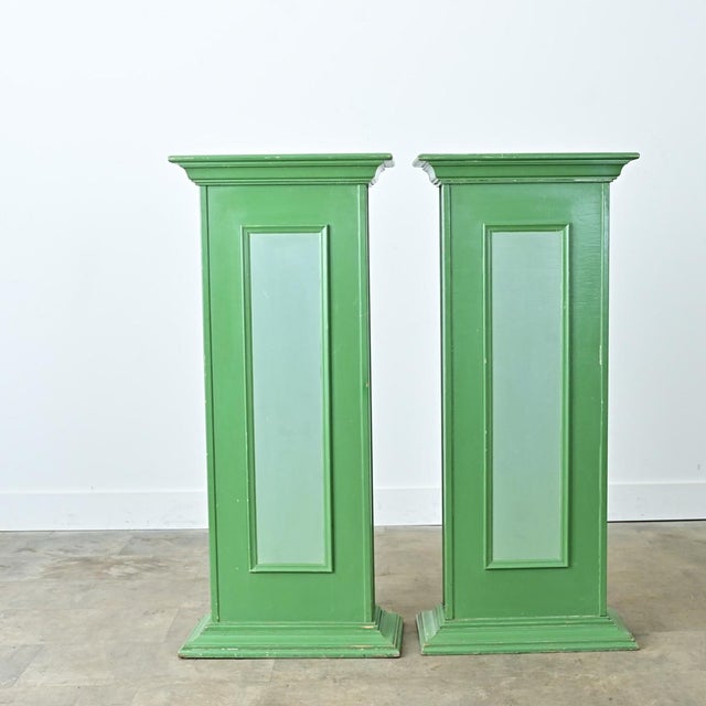 French Early 20th Century Pair of French Narrow Painted Paneled Pedestals For Sale - Image 3 of 11
