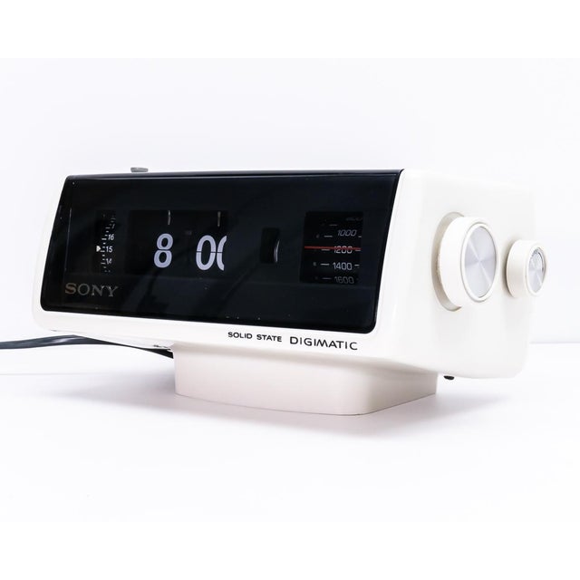 ➝ sony digimatic 8rc-110e flip radio alarm clock brand new! 1972 220v - 50hz am band 530-2605 khz (mw) ➝ condition almost...