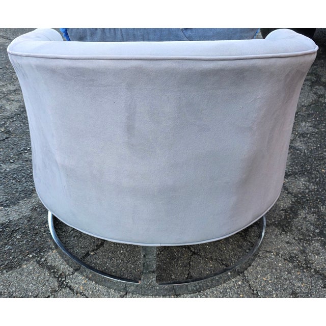 Mid-Century Modern Pair of Mid-Century Chrome Strap Barrel Lounge Chairs Attributed to Finn Andersen for Selig For Sale - Image 3 of 15