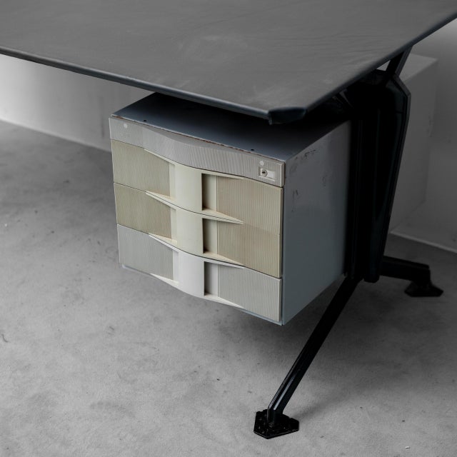 Metal and Blue Leather Arco Desk by BBPR for Olivetti, 1960s For Sale - Image 11 of 12