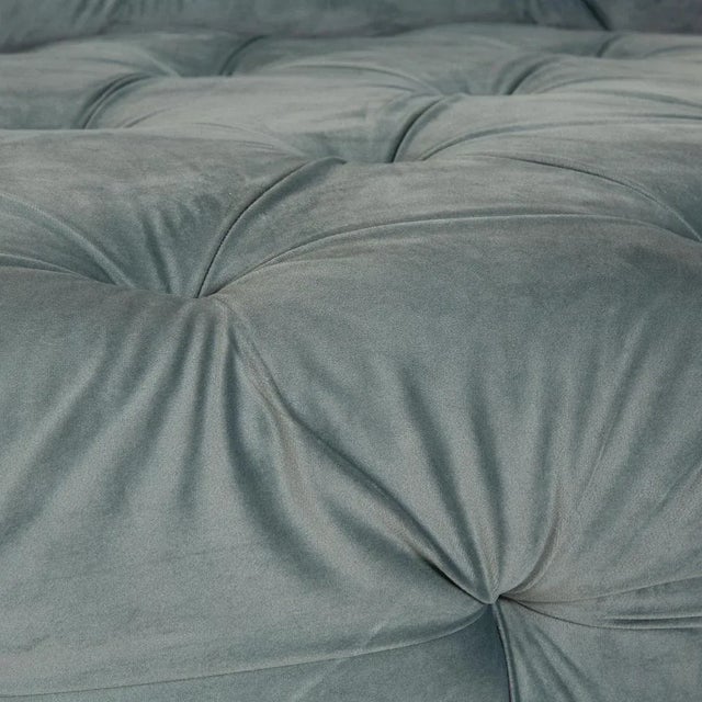 Modern Venus Lounger in Blue Velvet from IconX Studios For Sale - Image 3 of 11