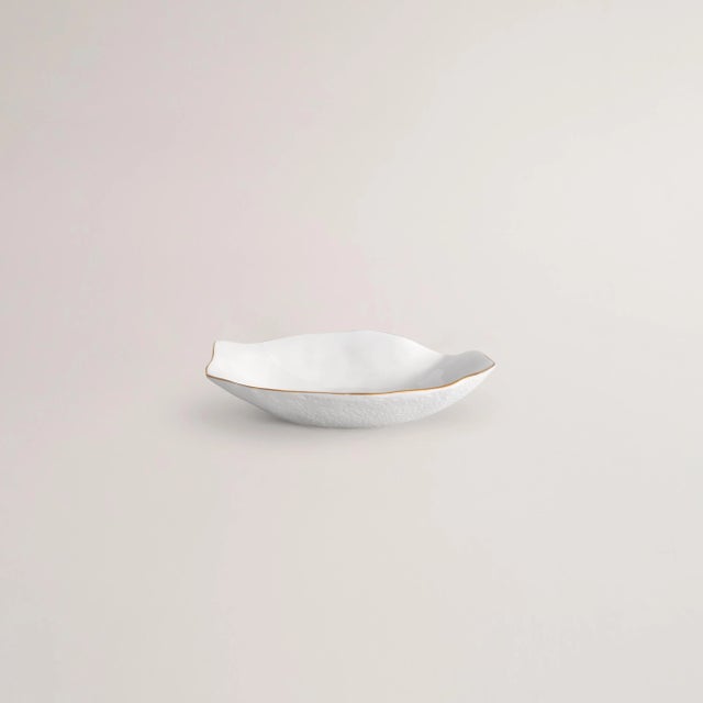 • Set of 4 small plates • 18cm x 17cm x 4cm each • perfect for a starter, dessert or side dish • white glazed top,...
