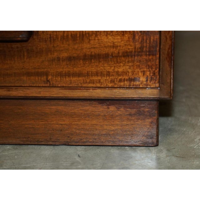 English Mid-Century Modern Chests of Drawers in Oak by Alfred Cox, 1952 For Sale - Image 6 of 17