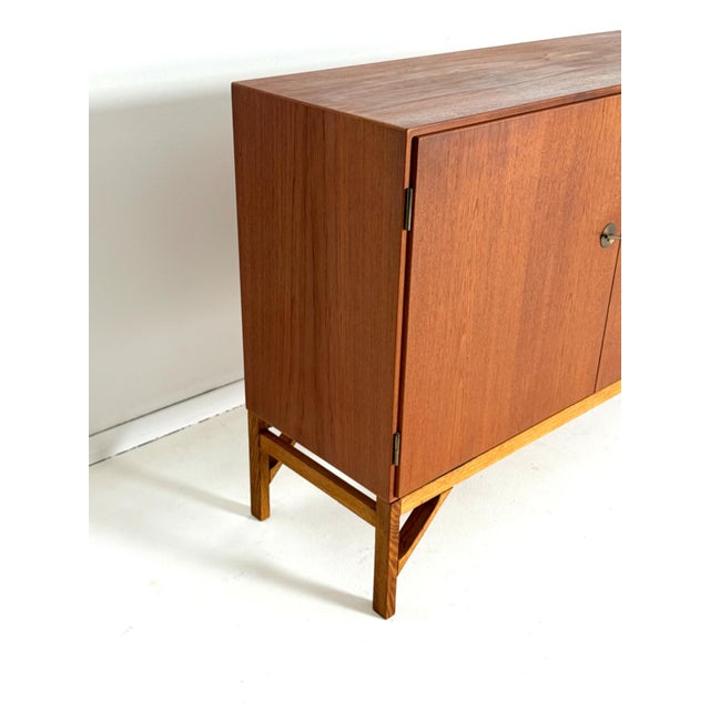 1960s China Model 232 Sideboard by Børge Mogensen for FDB, 1960s For Sale - Image 5 of 10