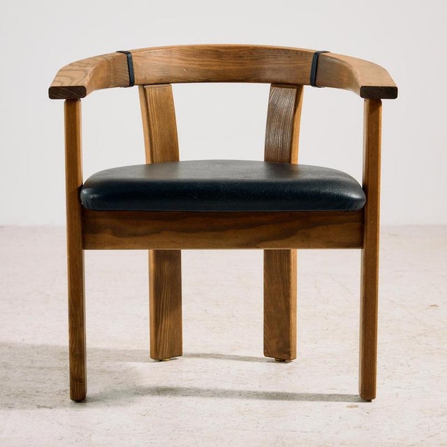 Solid oak armchair with sculptural backrest and comfortable leather upholstery from the 1970s, designed by Lars Gangsø....