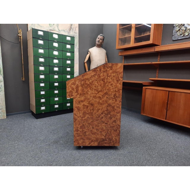 Glass Mobile Display Case with Lighting, 1980s For Sale - Image 7 of 16