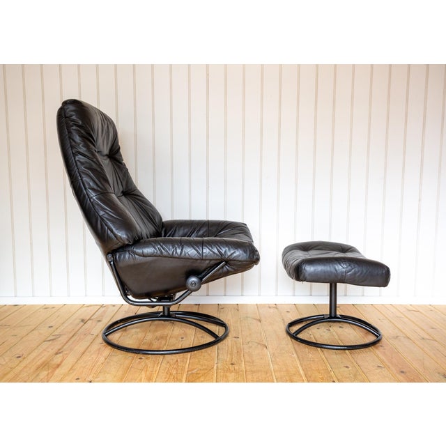 Mid-Century Norwegian Black Leather Stressless Lounge Chair and Ottoman Set from Ekornes, 1980s, Set of 2 For Sale - Image 10 of 18