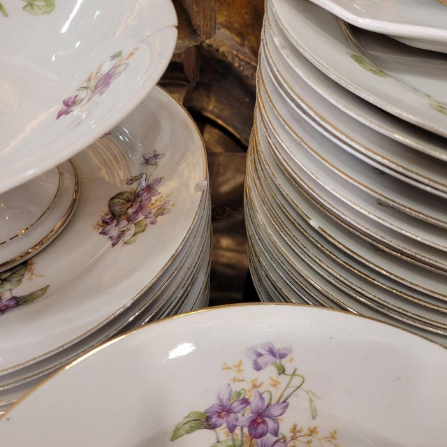 Art Nouveau Violets Dinner Service by Albert Pillivuyt for Foëcy Limoges, 1920s, Set of 82 For Sale - Image 12 of 18