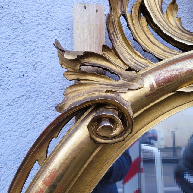 Large 19th Century Oval Mirror in Carved Gilt Wood For Sale - Image 4 of 13
