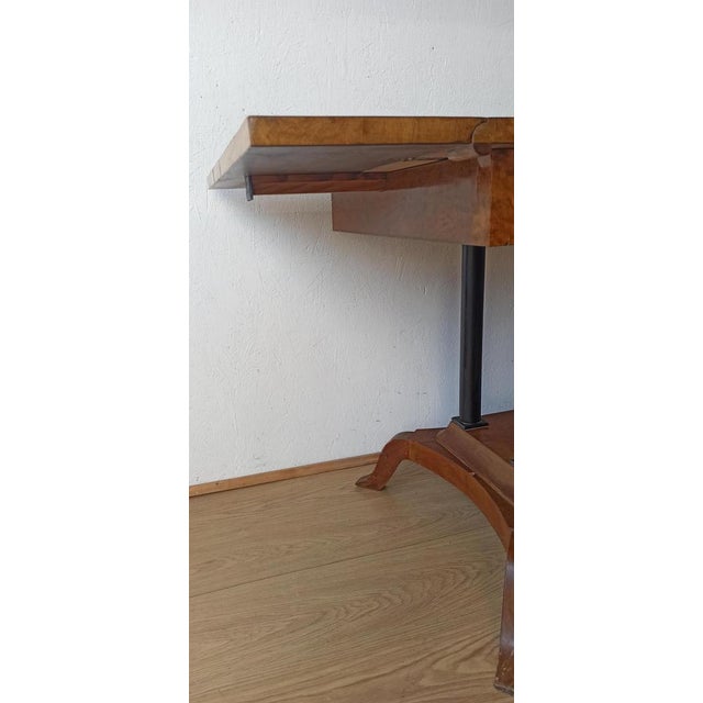 Large adjustable victorian table. Strong, decorated leg. Width adjustment by lifting the sides. The total length of the...