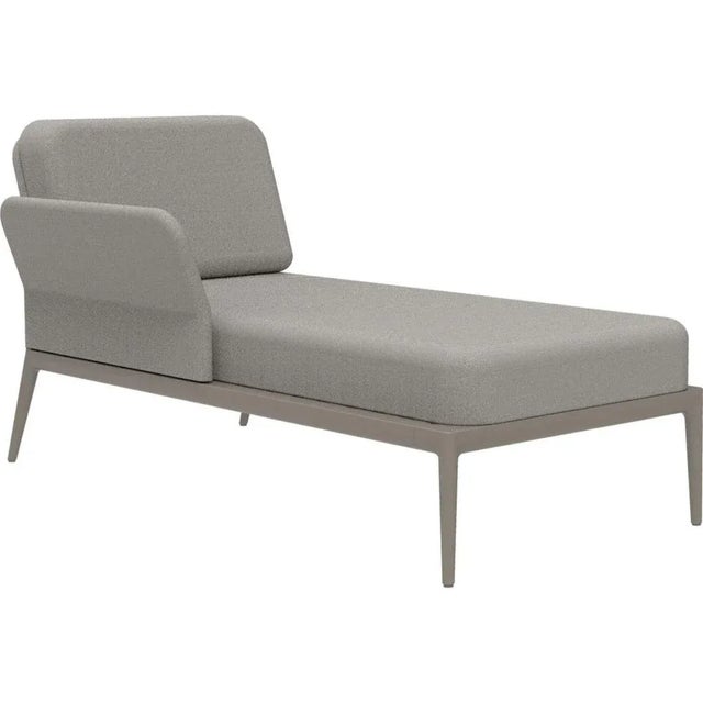 Cover cream right chaise longue by mowee dimensions: d 80 x w 155 x h 81 cm (seat height 42 cm). Material: aluminum and...