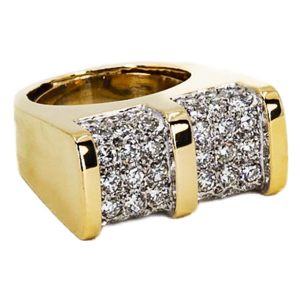 Late 20th Century 18k Fashion Diamond Ring, Size 6 For Sale