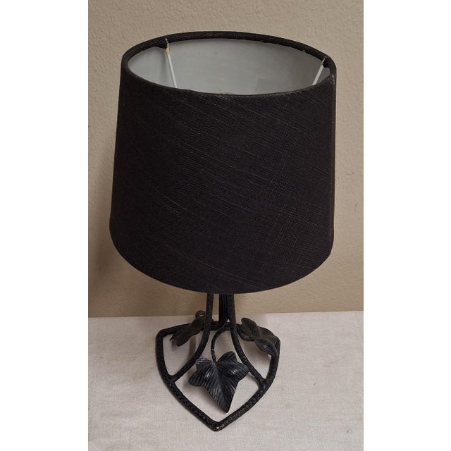 French Art Deco Table Lamp with Black Wrought Iron Frame, 1930 For Sale - Image 4 of 7
