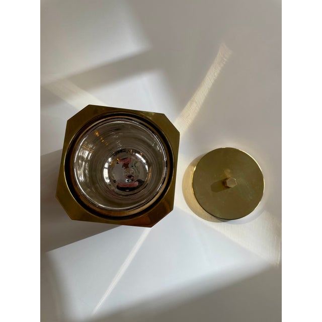 Metal Mid-Century Modern Brass Ice Bucket with Ice Cube Tray and Glass Insert, 1970s For Sale - Image 7 of 10