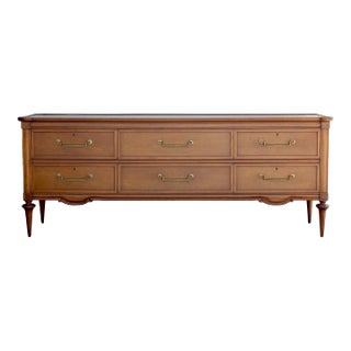 Late 20th Century Mid-Century Modern Walnut Dresser of Six Drawers For Sale