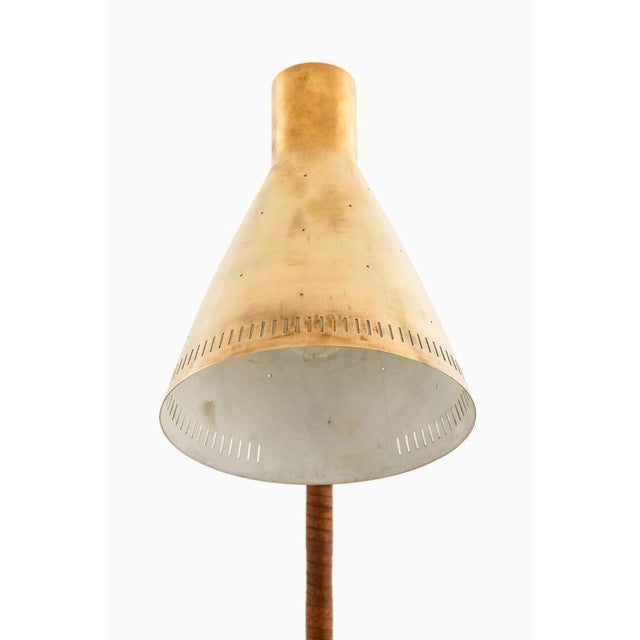 This very rare table lamp model 9224, designed by paavo tynell and produced by taito in finland during the 1950s, is a...