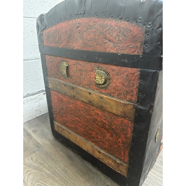 Late 19th Century Antique Victorian Dome Top Embossed Immigrant Trunk Steamer Trunk For Sale - Image 5 of 18