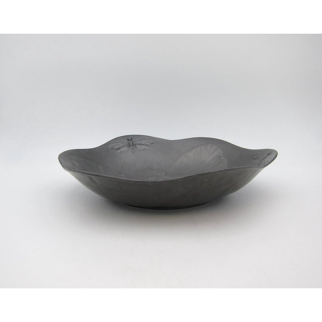 1900 - 1909 Art Nouveau Kayserzinn Bowl With Water Lily and Dragonflies For Sale - Image 5 of 10