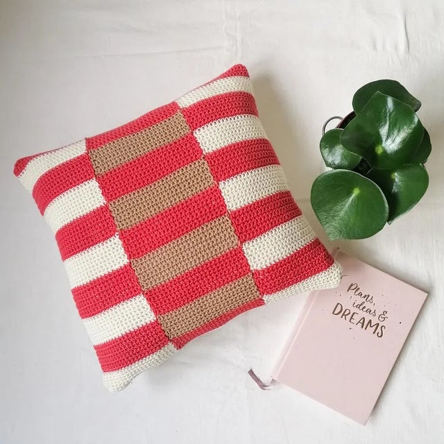 The pillow named Stripes, is handmade in an old Portuguese art form. Crochet with a 100% cotton yarn, but giving a...