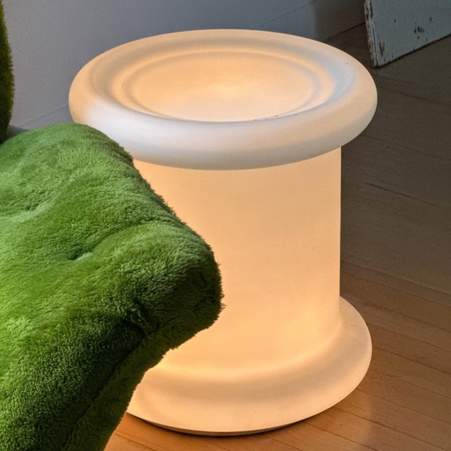 White Vintage 1970s Italian Satin Opaline Glass Floor Lamp - Sculptural Illuminated Side Table - Space Age Matte Frosted Glass Pedestal Lamp For Sale - Image 8 of 18