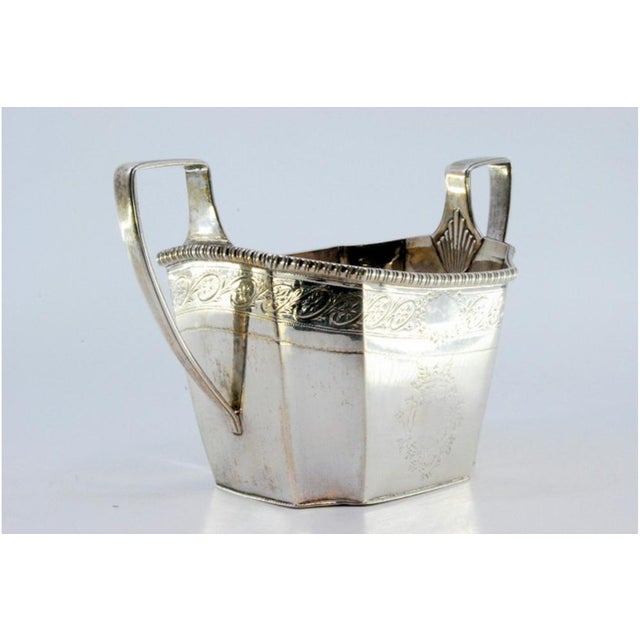 Silver Candy Box with Engraved Floral Motifs and Pearly Edges For Sale - Image 3 of 8