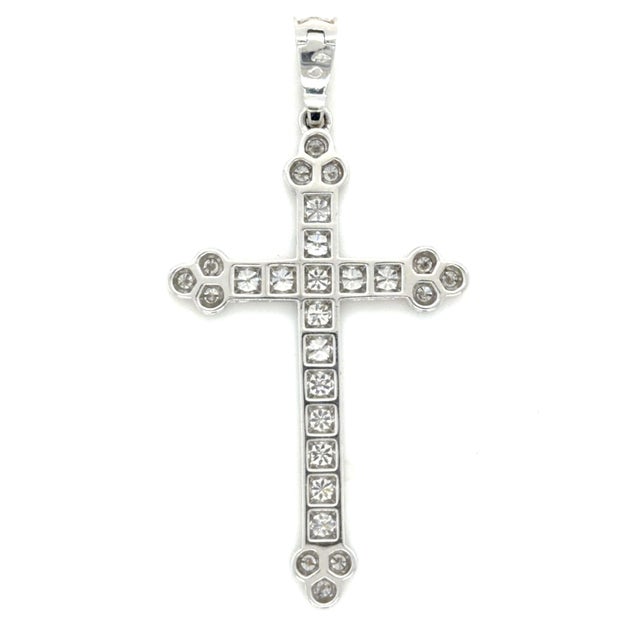 Containing 32 round brilliant cut diamonds weighing approximately 2.50 carats total. Measurements: 2 x 1 inches Metal: 18...