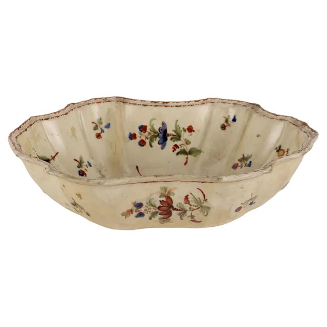 Bowl in Majolica For Sale