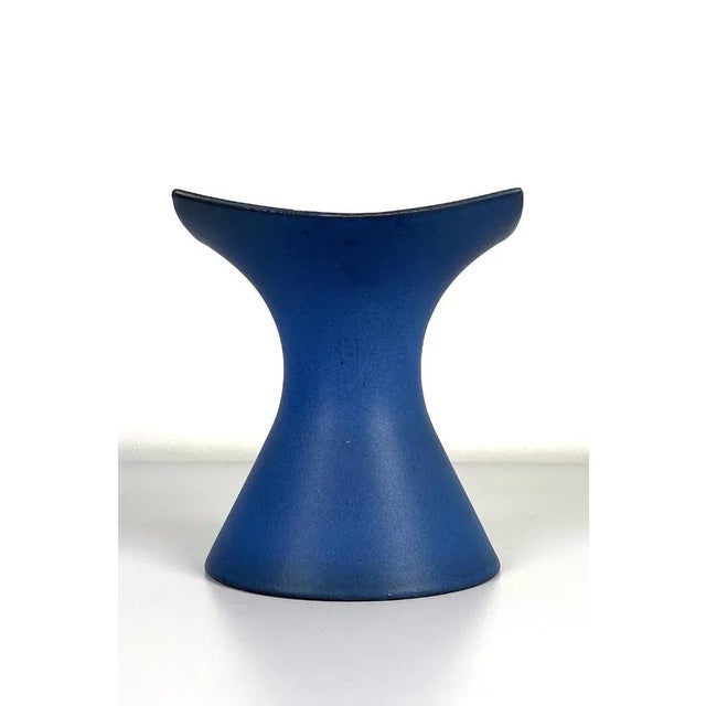 Interesting shaped Cor Unum bouquet vase designed by Zweitse Landsheer. This blue vase is in good vintage condition....