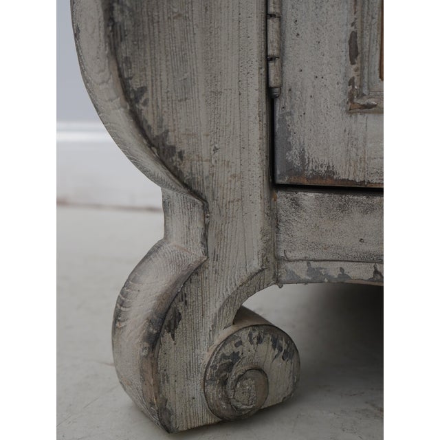 Hooker Gustavian Bubble Glass China Cabinet For Sale - Image 15 of 18