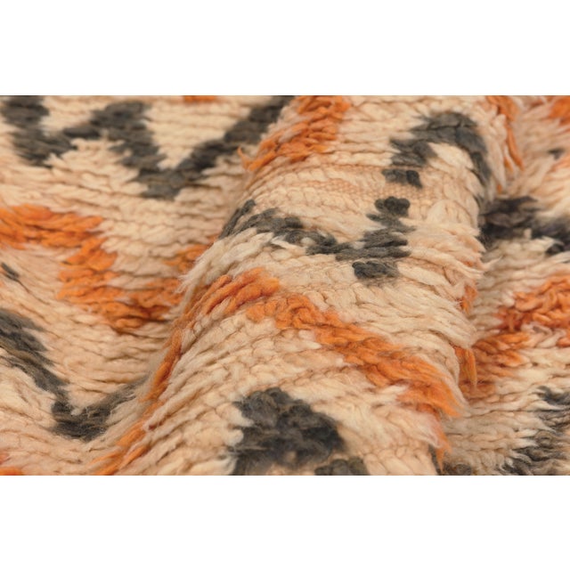 Vintage Azilal Moroccan Rug, 02'08 X 06'04 For Sale In Dallas - Image 6 of 10