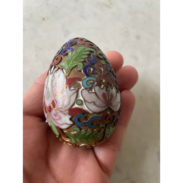 beautiful Chinese cloisonné enamel egg depicting flora theme.