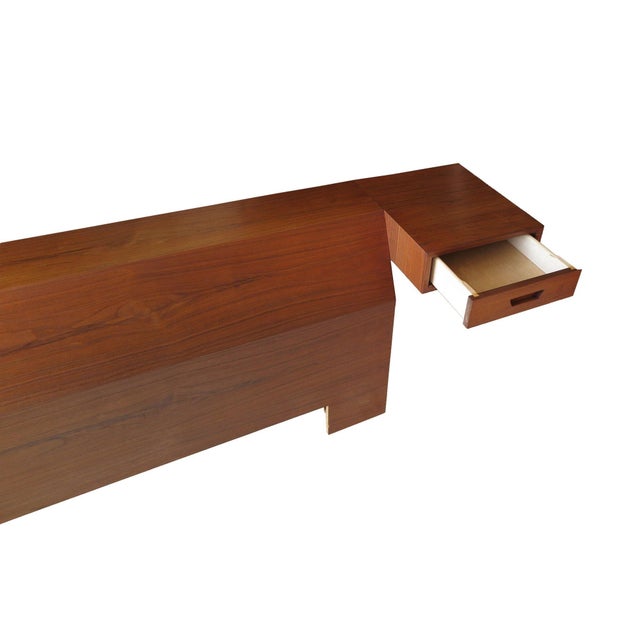 Late 20th Century Mid-Century King Headboard in American Walnut With Integrated Nightstands For Sale - Image 5 of 8