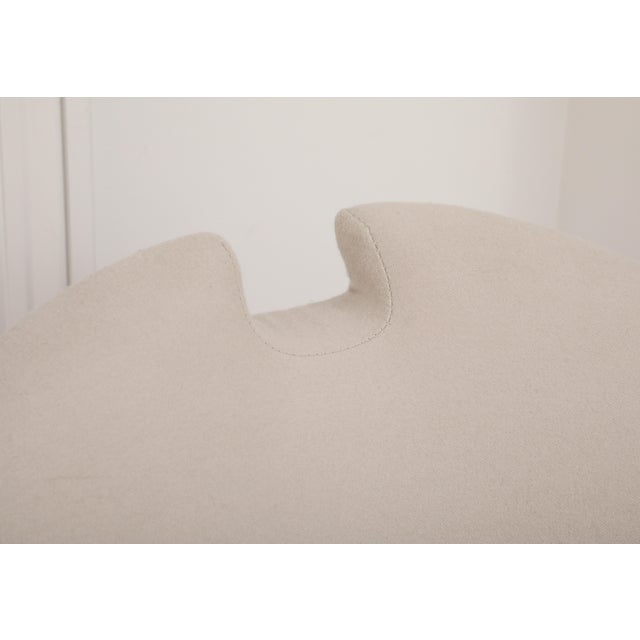 Midcentury Modern upholstered curved lounge chair in light natural/ivory, designed by Federico Munari and produced in...