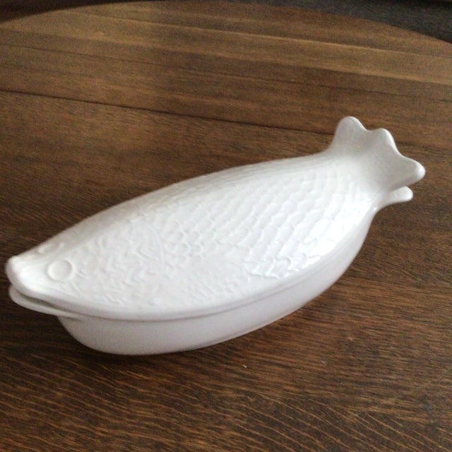 Mid-Century Modern Fish Covered Casserole Baking Dish by Environmental Ceramic Inc. Of San Francisco 1966 For Sale - Image 3 of 13