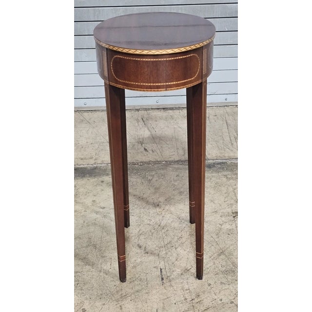 Brown 1990s Baker Colonial Williamsburg Federal Style Mahogany Oval Inlaid Side Table Rare For Sale - Image 8 of 10