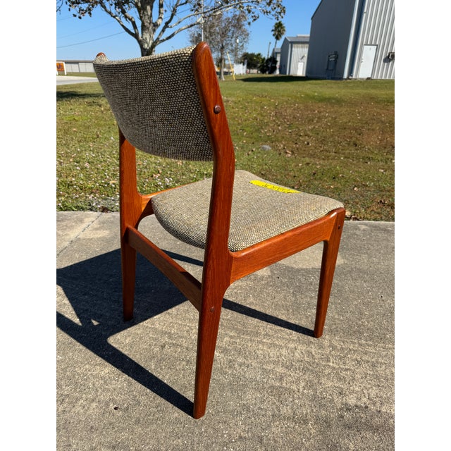 Wood Danish Mid-Century Modern Dining / Desk Chair in Solid Teak & Original Oatmeal Fabric by Scandinavia Woodworks Co., Circa 1970s For Sale - Image 7 of 16
