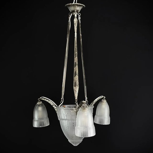 Art Deco chandeliers by Muller Frerés Luneville This stunning Art Deco chandelier from the 1930s is an outstanding example...