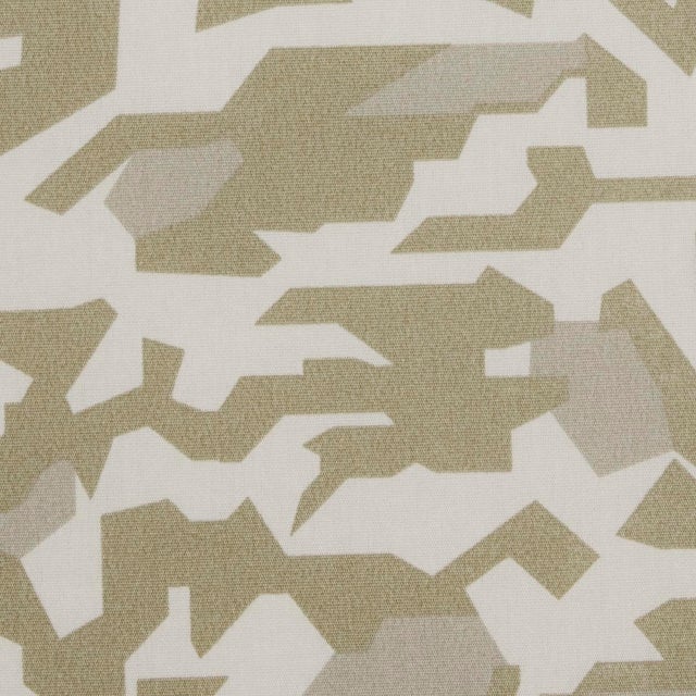 Contemporary SAMPLE - Schumacher Torrey Camo Indoor/Outdoor Fabric In Fog For Sale - Image 3 of 4