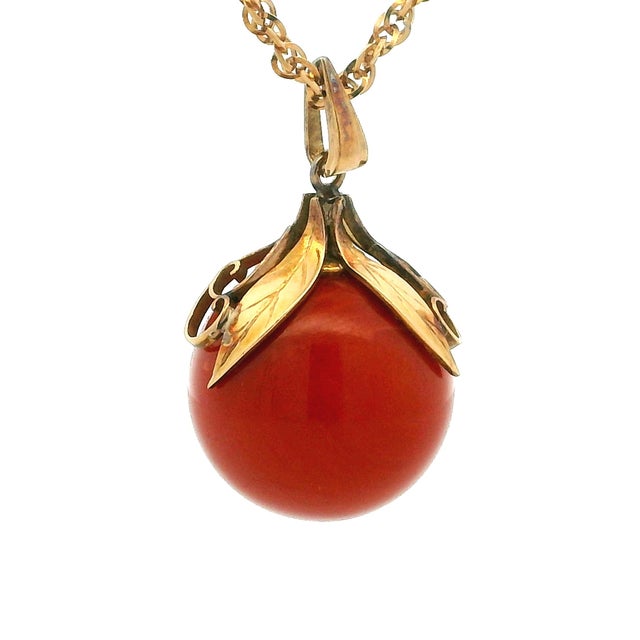 1960s Vintage Italian 18k Rose Gold Mediterranean Coral Sphere Pendant Necklace For Sale - Image 5 of 12