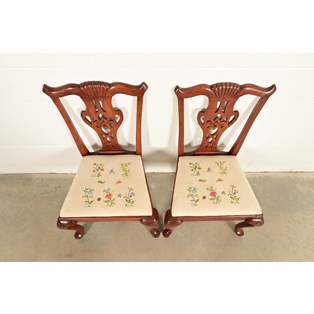 1980s Baker Furniture Style Georgian Carved Mahogany Side Chairs or Dining Chairs, Pair For Sale - Image 5 of 13