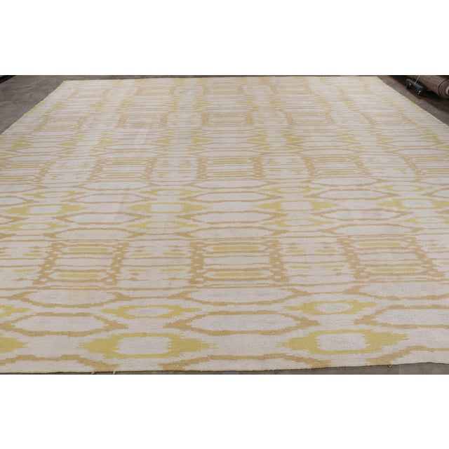 Handwoven in a luxurious blend of wool and silk, this 17x17 rug is a bold new contemporary addition to Rug & Kilim’s...