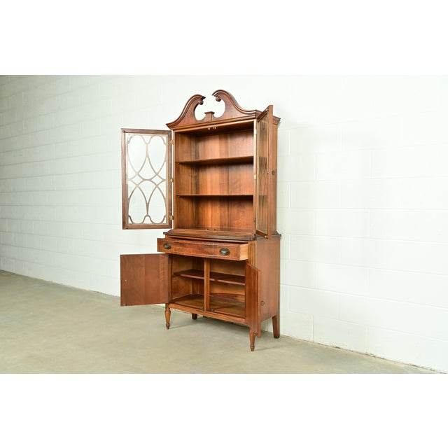 Baker Furniture Style Georgian Burled Walnut Breakfront Bookcase Cabinet, Circa 1960s For Sale In South Bend - Image 6 of 17