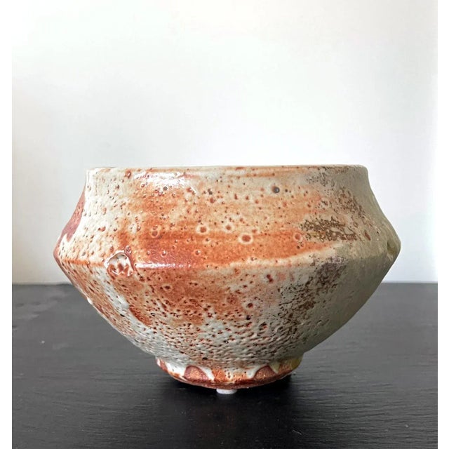Ceramic American Studio Ceramic Bowl in Shino Glaze by Warren MacKenzie For Sale - Image 7 of 13