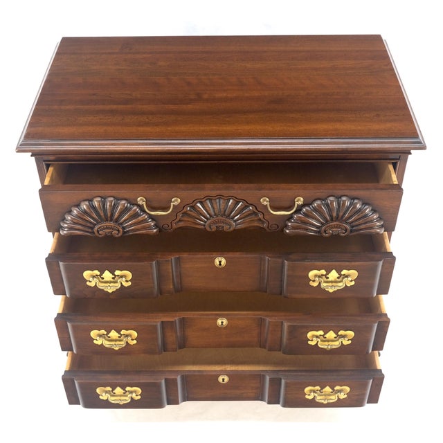 Brown Block Front Carved Scallops Brass Drop Pulls 4 Drawers Bachelor Chest For Sale - Image 8 of 11