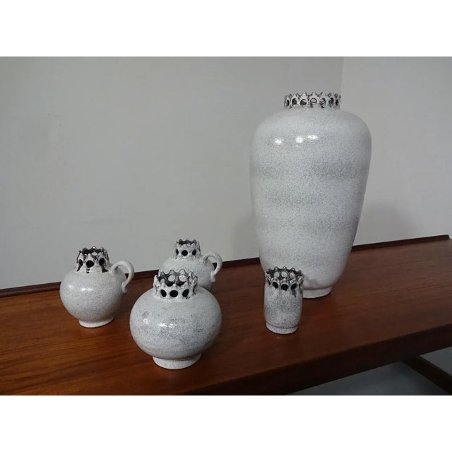 Gray Vintage White Ceramic Vases by Hans Welling for Ceramano, 1960s, Set of 5 For Sale - Image 8 of 18