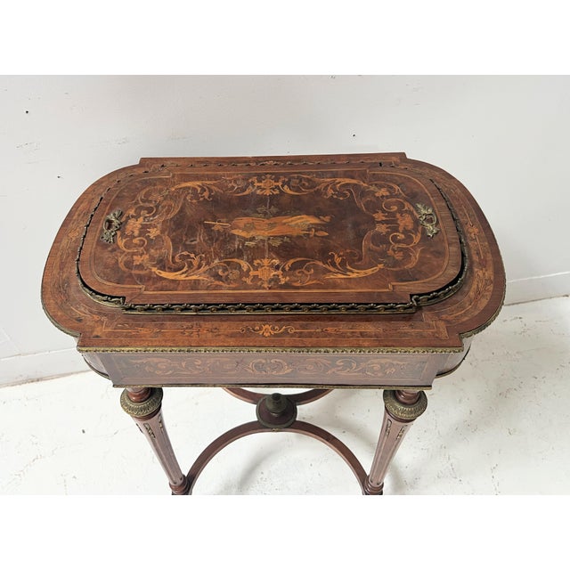 2000 - 2009 19th Century Napoleon III Style Planter in Veneered Wood For Sale - Image 5 of 18