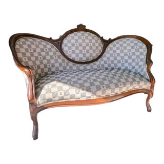 Victorian Carved Walnut Balloon-Back Settee, Late 19th Century For Sale