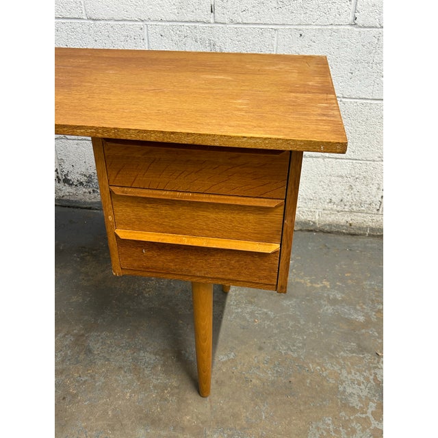 A classic piece of Danish Mid Century design, this oak freestanding writing desk is compact and perfect for an at home...